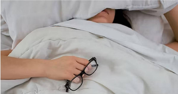 專家警告，即使周末多睡幾小時，也無法償還平日欠下的睡眠債。（示意圖／翻攝自unsplash）