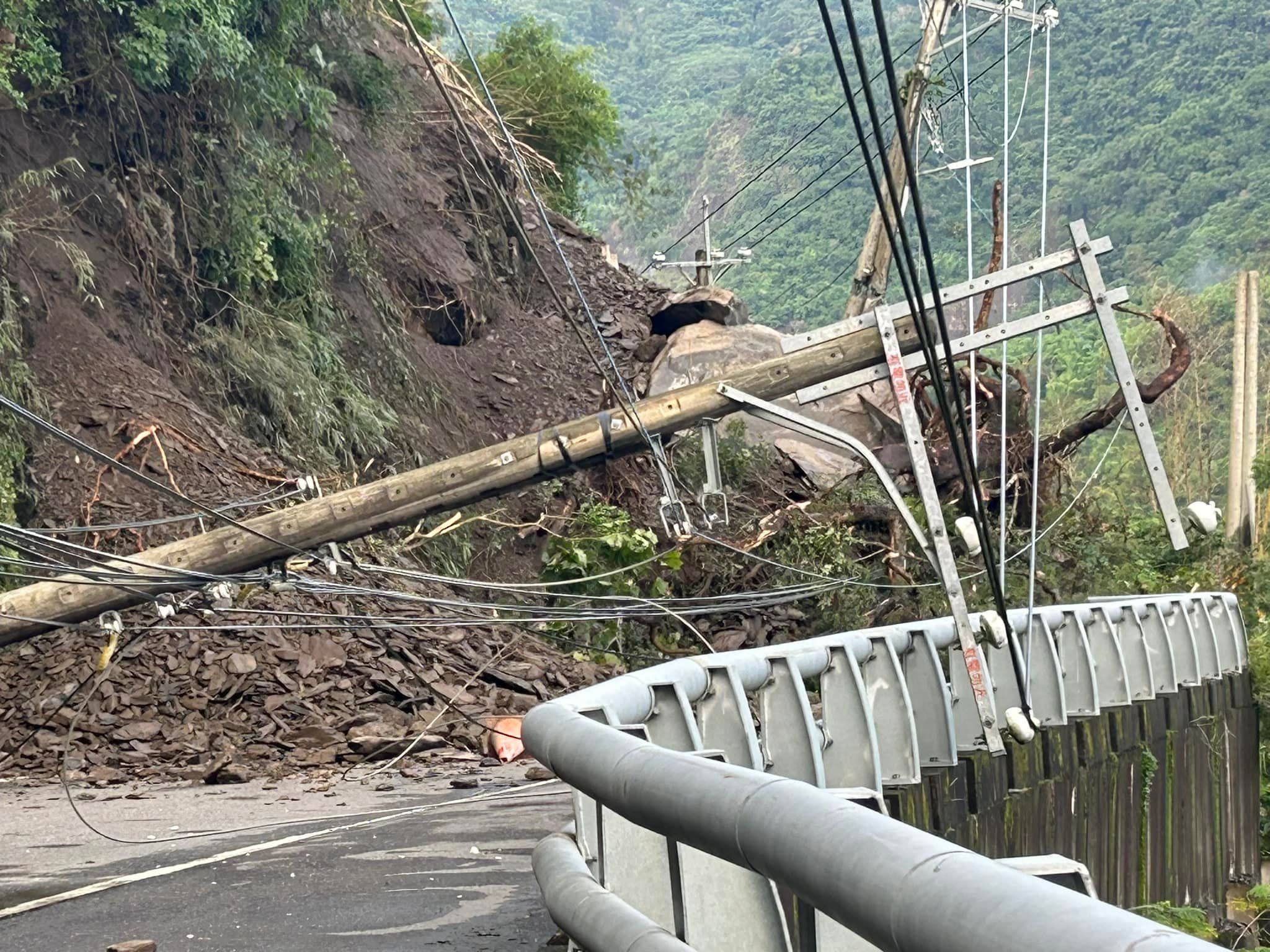 ▲▼高雄六龜發生恐怖山崩。（圖／翻攝自六龜大小事）