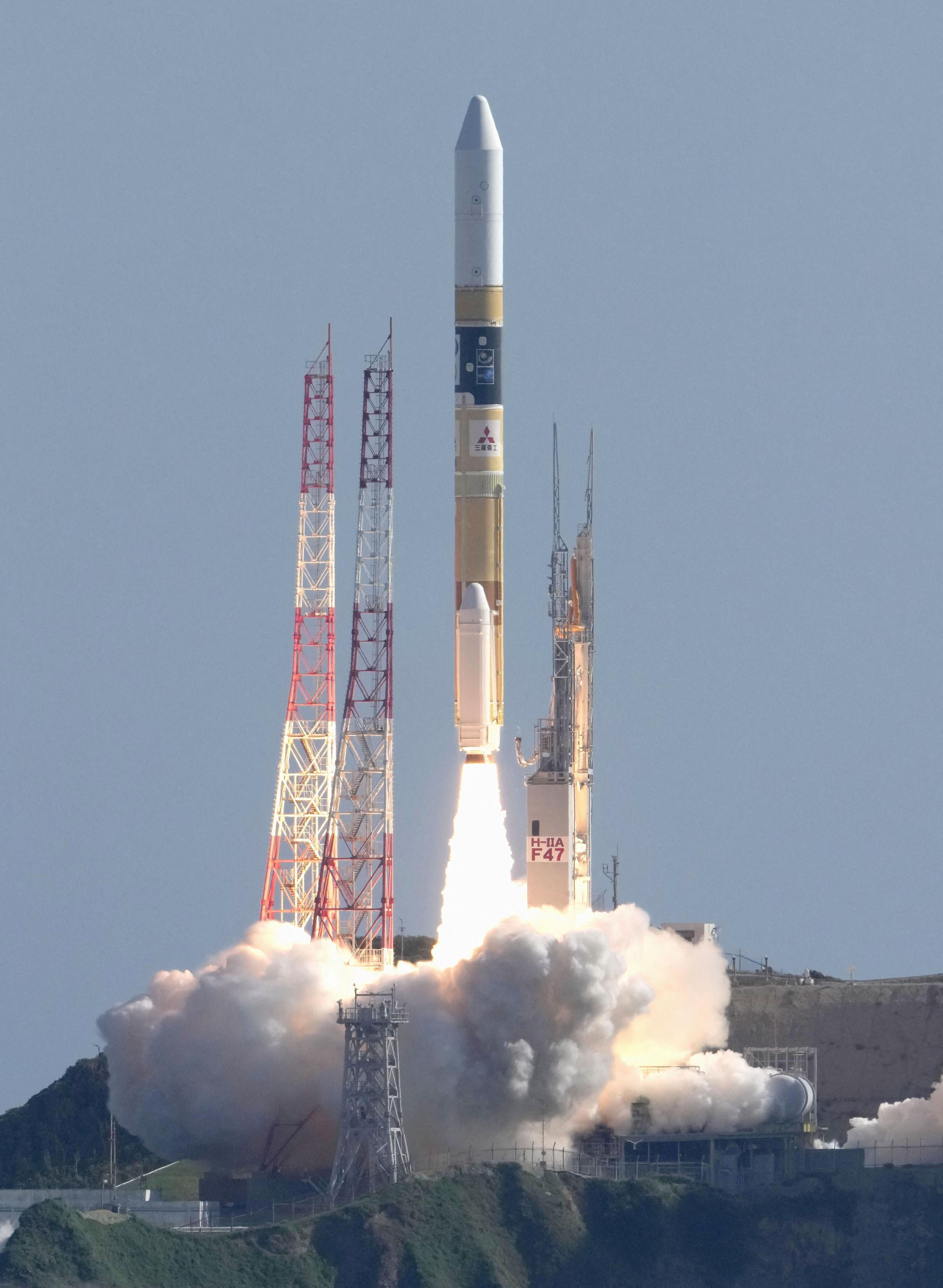 ▲▼日本7日上午從鹿兒島縣種子島太空中心發射運載火箭H-IIA，計畫讓月球無人探測器登月。（圖／路透）