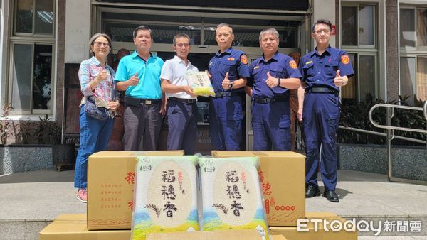 ▲陳國清先生捐贈70包3公斤裝白米，送給貧困或弱勢家庭。（圖／記者楊漢聲翻攝）