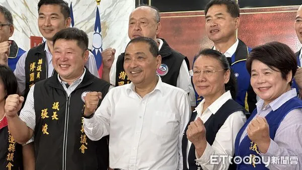 ▲▼   侯友宜服花蓮縣議會，花蓮縣議長張峻陪同 。（圖／記者崔至雲攝）