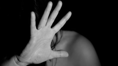 餐廳女員工站櫃檯被強抱揉胸2分鐘　韓籍淫老闆伸鹹豬手代價曝