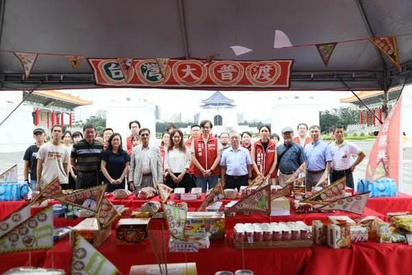 ▲▼台灣基進、獨派團體今（7日）於「中正廟」前舉辦「台灣大普渡」儀式。（圖／台灣基進提供）