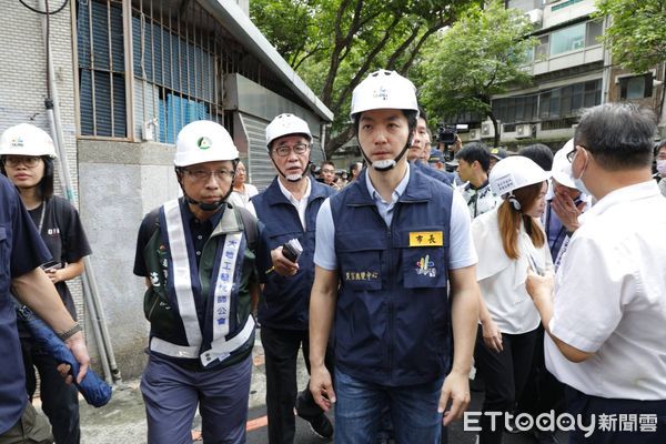 ▲▼蔣萬安視察大直工地塌陷。（圖／記者湯興漢攝）