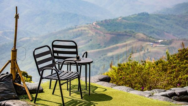 ▲▼Phamuang Coffee Doichangmub，位於泰緬邊界的隱藏版戰地景觀咖啡館，讓你在碉堡、戰壕旁眺望絕美山景。（圖／小虎食夢網提供）