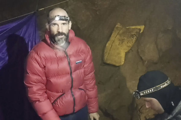 ▲▼美國40歲洞穴探險家迪基（Mark Dickey）隨隊前往土耳其第三深的莫卡洞穴（Morca Cave）進行研究任務，未料突然不明原因胃出血，受困在地下1040公尺處。（圖／達志影像／美聯社）