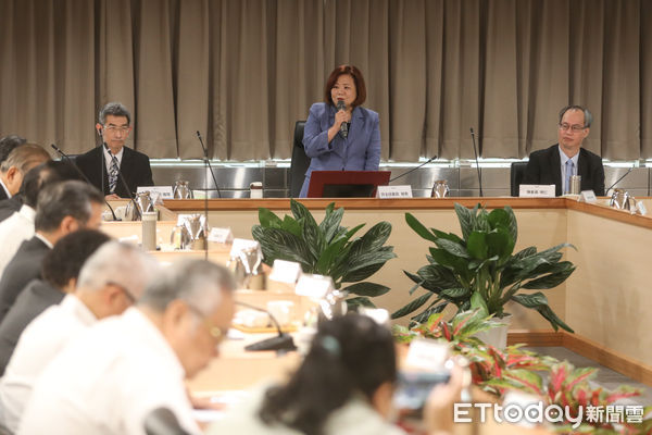 ▲勞動部基本工資審議，部長許銘春會前致詞。（圖／記者林敬旻攝）