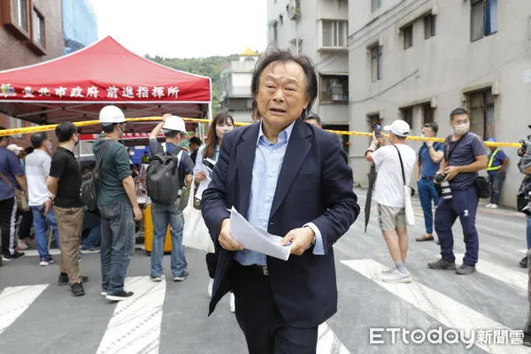 ▲▼大直工地塌陷，王世堅到場會勘。（圖／記者湯興漢攝）