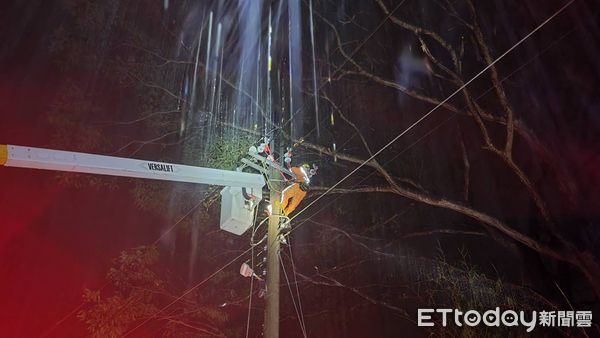 ▲海葵颱風造成台東地區89,237戶停電，8日已全面復電。（圖／記者楊漢聲翻攝）