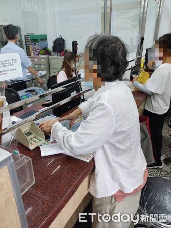 ▲▼  假冒親哥遭黑道暴力討債誆騙匯款 中埔警及郵局行員機警阻詐  。（圖／中埔分局提供）