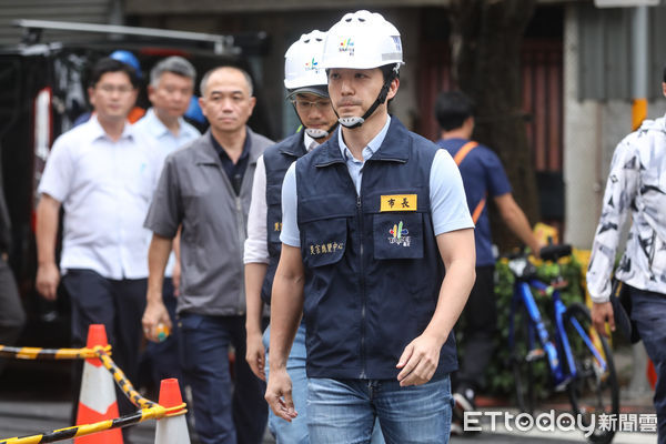 ▲台北市長蔣萬安視察大直街建商工安意外現場。（圖／記者林敬旻攝）