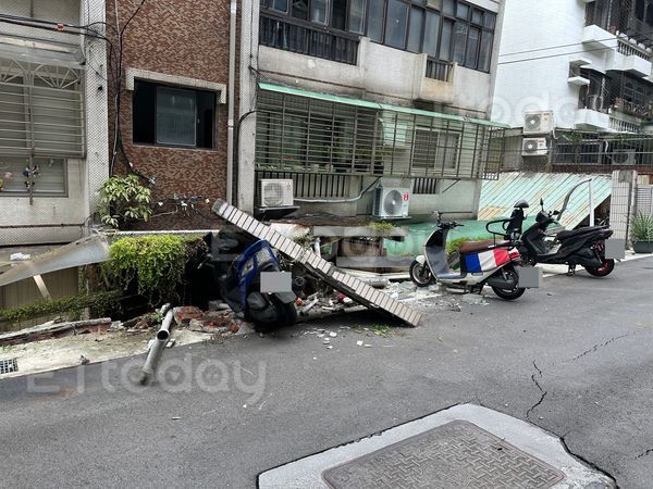 ▲▼1樓變地下室 。（圖／民眾提供）