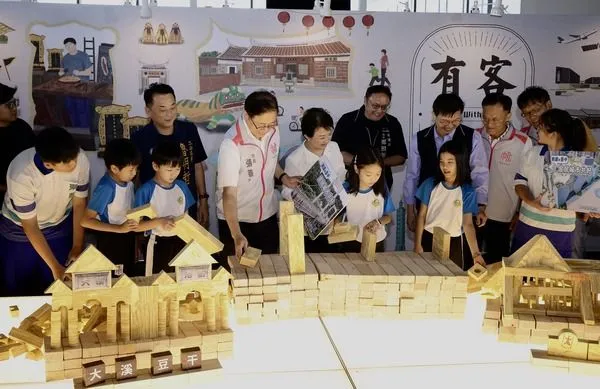 ▲盧秀燕攜偏鄉學童到桃園參觀世客博　