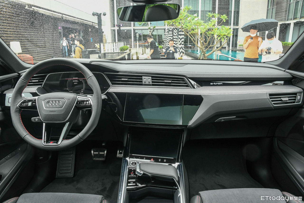 ▲台灣Audi帶來最新旗艦電動休旅Q8 e-tron。（圖／記者徐煜展攝，以下同）