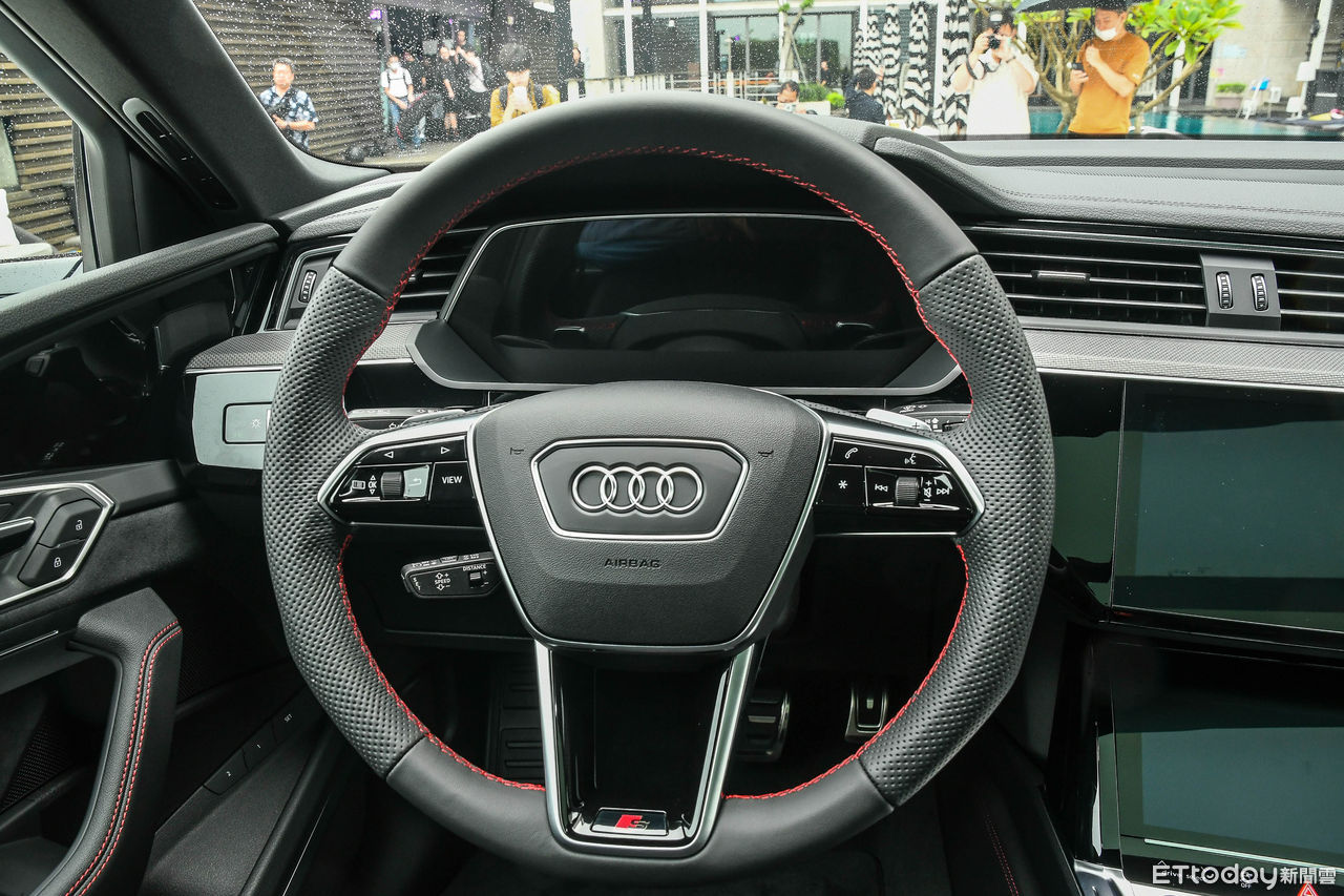 ▲台灣Audi帶來最新旗艦電動休旅Q8 e-tron。（圖／記者徐煜展攝，以下同）