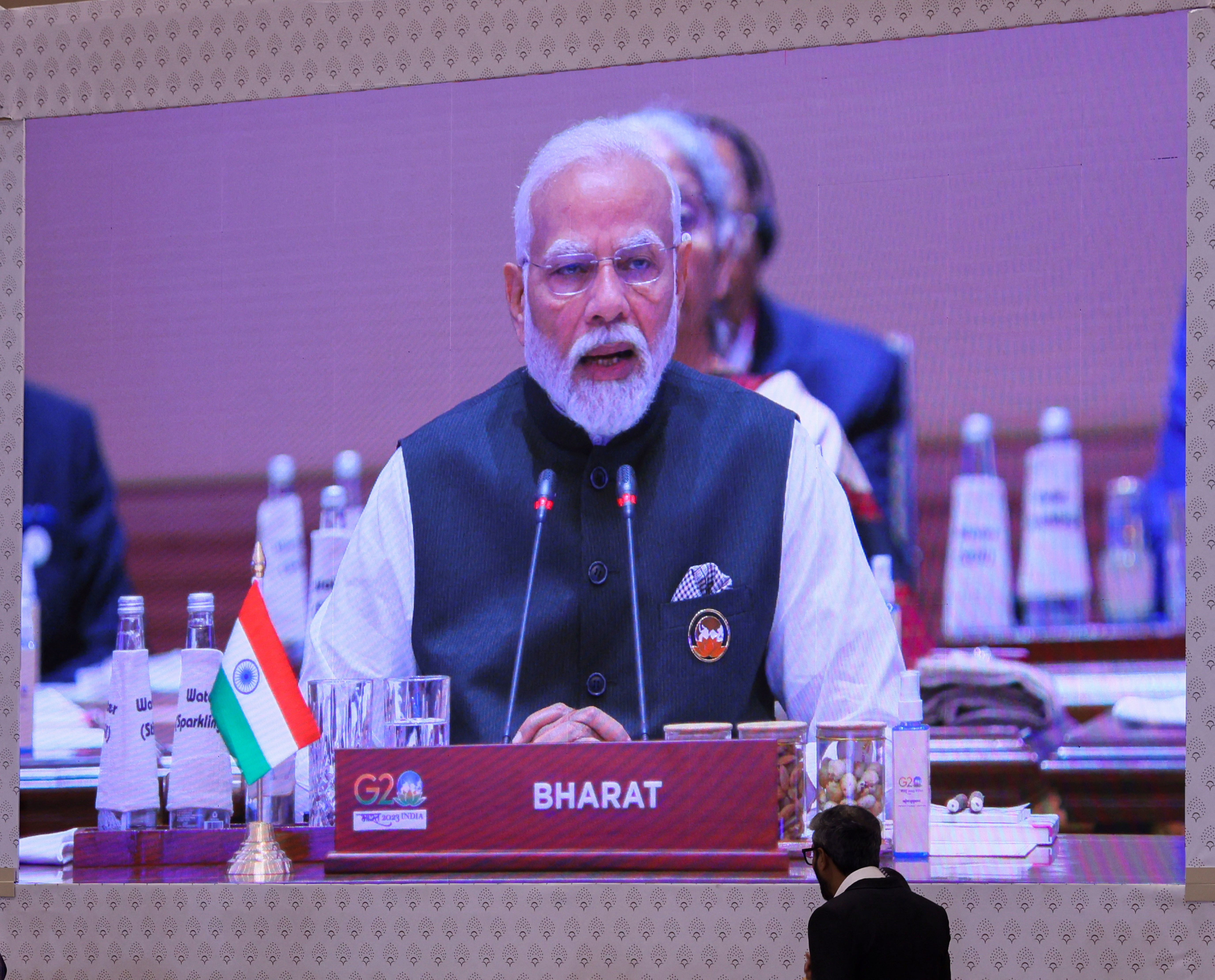 ▲印度總理莫迪在G20峰會上的桌牌不是寫印度，而是寫著「Bharat」。（圖／路透）