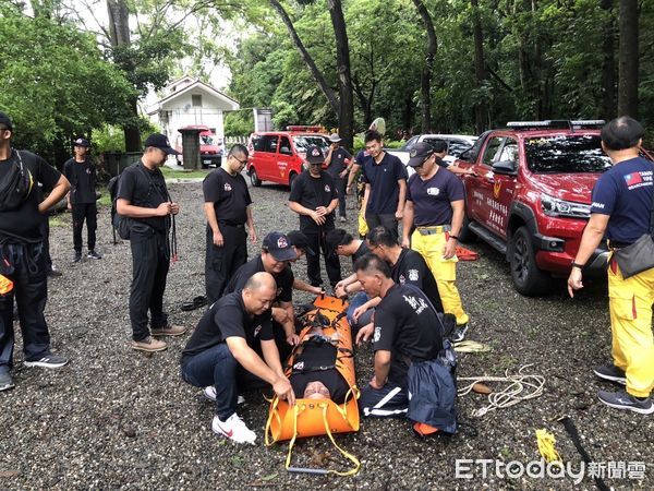 ▲台南市消防局第四大隊新化義消，為精進山域搜救技能，特別辦理山域事故搜救訓練。（圖／記者林東良翻攝，下同）