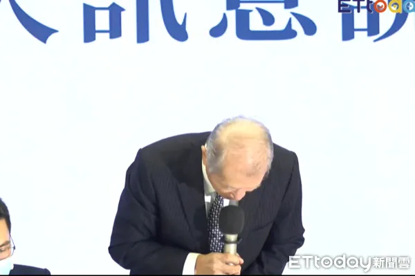 基泰董座陳世銘鞠躬致歉（圖／ETtoday）