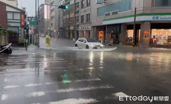 ▲北港鎮受大雨影響多處積淹水。（圖／記者蔡佩旻翻攝）