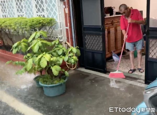 ▲北港鎮受大雨影響多處積淹水。（圖／記者蔡佩旻翻攝）