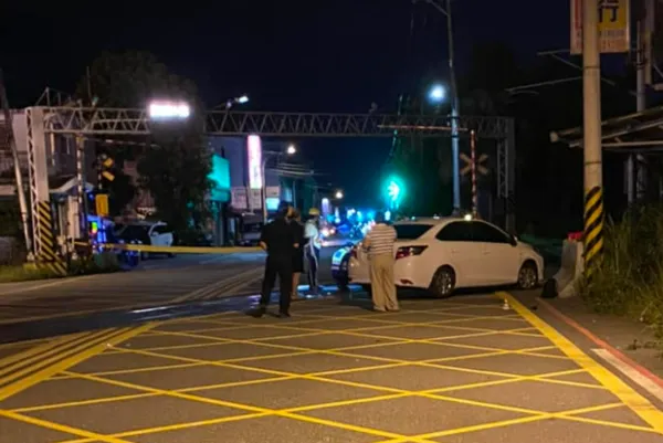 ▲▼快訊／台鐵普悠瑪擦撞轎車　北上列車誤點至少1小時。（圖／翻攝花蓮同鄉會）