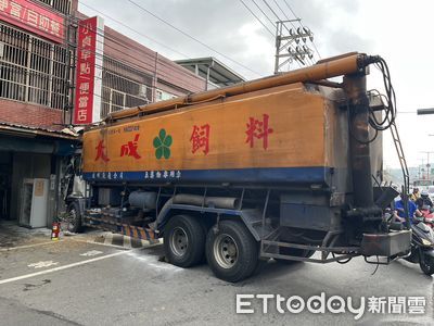 快訊／台1線湖口段「飼料車插進民宅」！早餐店天然氣管線遭波及