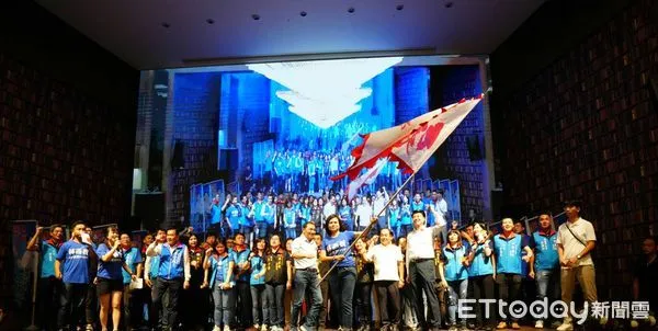 ▲國民黨提名的參選人侯友宜到台南，出席由台南市議員林燕祝，所成立的「林燕祝侯援會」並授旗，這也是侯友宜在台南成立的第一個後援會。（圖／記者林東良翻攝，下同）