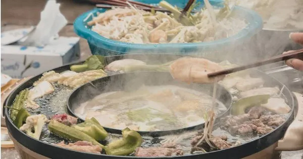 吃太撐會引發咳嗽！寧波有名女子的久咳，終於找到解答 （圖／報系資料照）