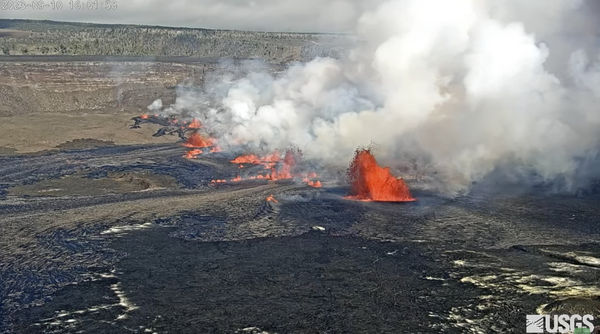 ▲▼  美國夏威夷大島基拉韋厄火山（Kilauea Volcano）10日下午開始噴發。（圖／達志影像／美聯社）