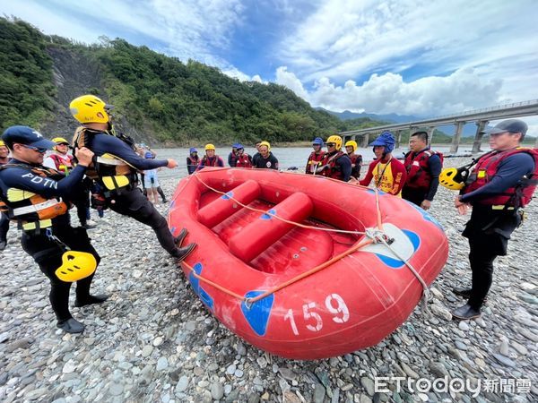 ▲台南市消防局第二大隊，為強化水域救援能力，特於9至11日在花蓮秀姑巒溪，辦理水域搜救移地訓練。（圖／記者林東良翻攝，下同）