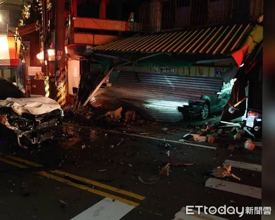 ▲▼彰化自撞車禍，父子3人受傷。（圖／記者唐詠絮翻攝）