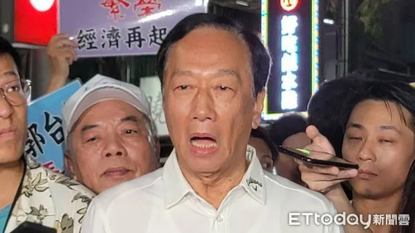 ▲▼ 郭台銘參訪南機場夜市。（圖／記者呂佳賢攝）