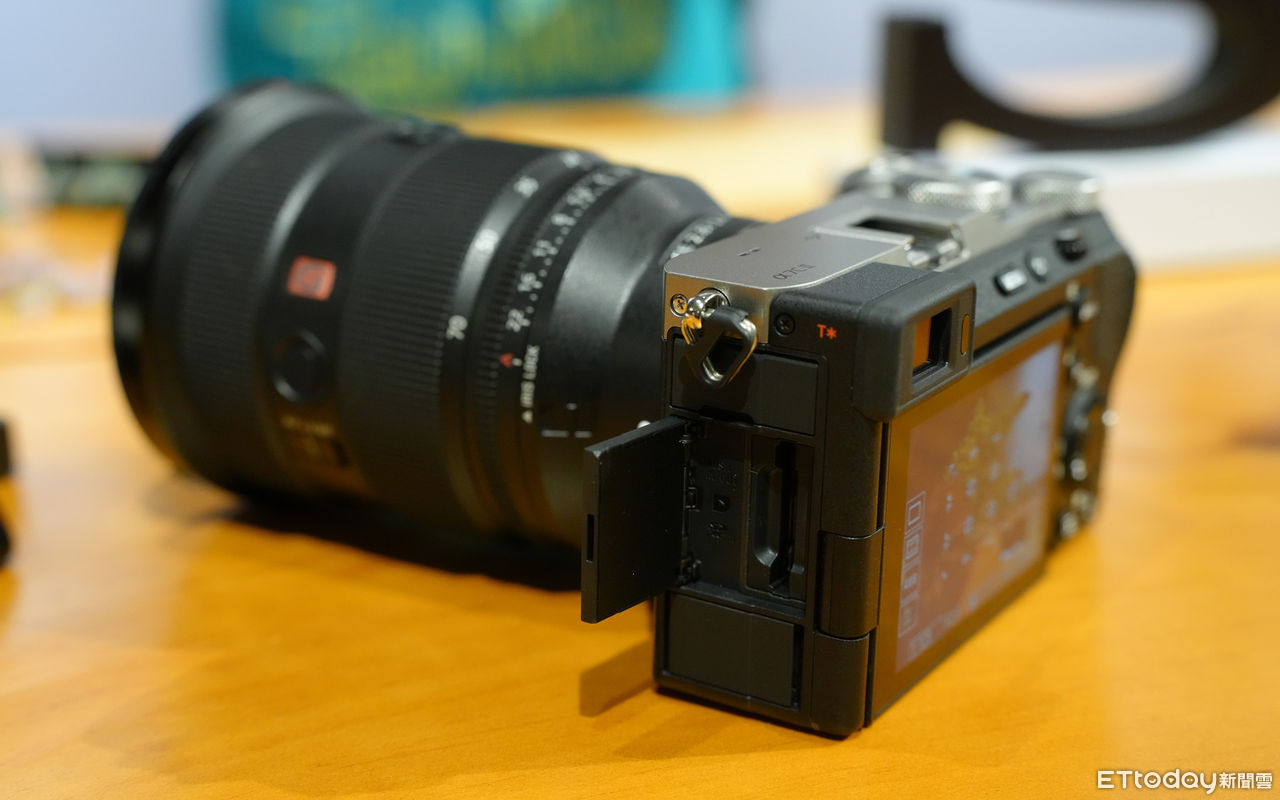 ▲▼收購鏡頭Sony,相機,a7C,a7C2,a7CR,單反相機。（圖／記者樓菀玲攝）
