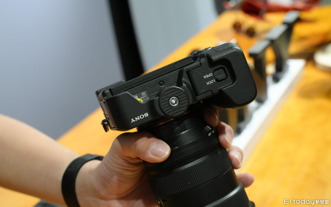 ▲▼收購鏡頭Sony,相機,a7C,a7C2,a7CR,單反相機。（圖／記者樓菀玲攝）