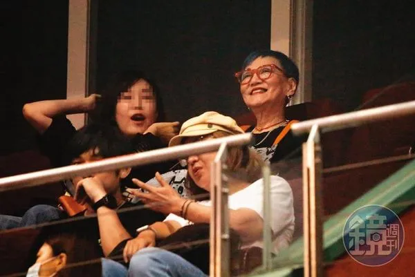 張小燕（右）與王力宏有長達近30年的交情。