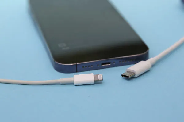 ▲▼蘋果iPhone 15全系列正式亮相，其中最大的改變就是全面改用USB-C充電線。（圖／達志影像／美聯社）