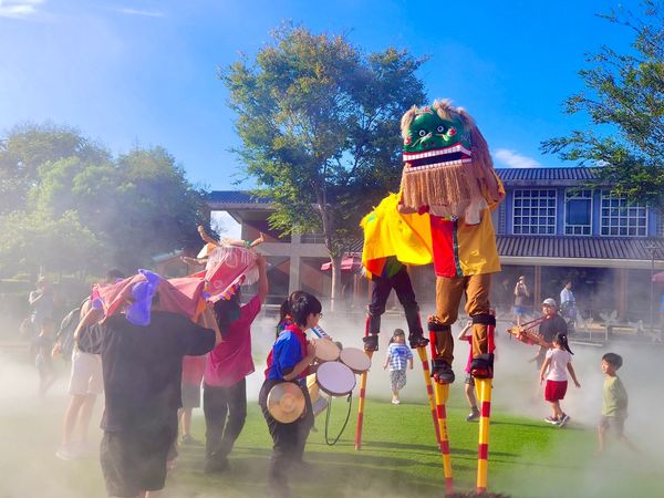 ▲▼宜蘭傳藝9月推出秋日派對，包括踩街表演、餐車市集、螢光餐桌、夜間燈景等。（圖／全聯善美的文化藝術基金會）