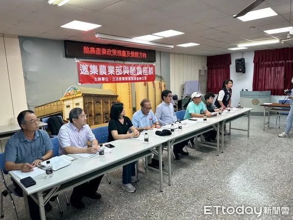 ▲立法委員劉建國與酪農共同召開座談會，解決酪農遭遇到的問題。（圖／記者蔡佩旻翻攝）