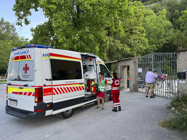 ▲▼奧地利動物園Hellbrunn Zoo傳出飼養員被犀牛攻擊事件，1死1傷。（圖／達志影像／美聯社）