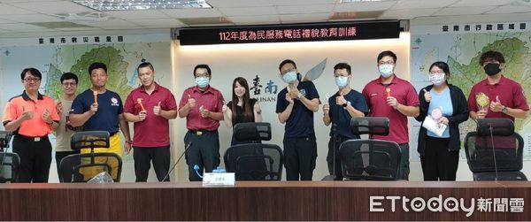 ▲台南市消防局為提升為民服務品質，辦理「度電話禮貌教育訓練」，參訓人員為約80名。（圖／記者林東良翻攝，下同）