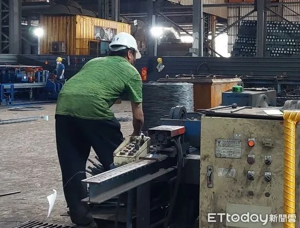 ▲▼更生人阿泉，在更生事業群新寶元鋼鐵公司內工作，重獲新生。（圖／法務部矯正署宜蘭監獄提供）