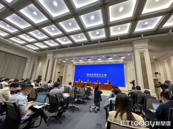 ▲▼國家發展改革委副主任叢亮和福建省委副書記羅東川介紹《中共中央 國務院關於支持福建探索海峽兩岸融合發展新路 建設兩岸融合發展示範區的意見》（以下簡稱意見）             。（圖／記者任以芳攝）