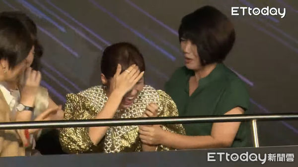 ▲LULU撞到頭。（圖／ETtoday）