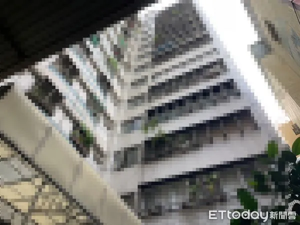 ▲(打碼)13樓吳姓鄰居自認不滿羅家太吵，今天上午持刀砍殺羅姓夫妻。（圖／記者吳世龍攝）