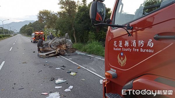 ▲▼17歲少年開車載友遊花東自撞路樹翻車，造成4人輕重傷。（圖／記者王兆麟翻攝，下同）