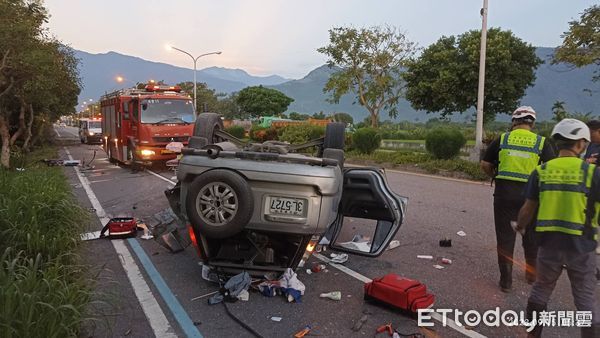 ▲▼17歲少年開車載友遊花東自撞路樹翻車，造成4人輕重傷。（圖／記者王兆麟翻攝，下同）