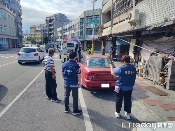 ▲▼花蓮監理站攜手相關單位加強稽查並拖吊註銷車輛、追繳註銷牌照。（圖／花蓮監理站提供，下同）