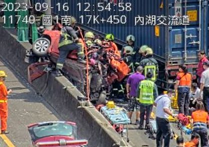 ▲▼ 國道一號北上17.3公里，貨櫃車與兩台自小客發生碰撞。（圖／翻攝自高速公路1968）