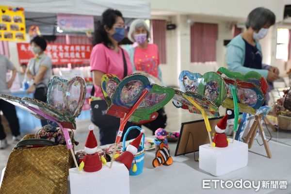 ▲「智立生活鄰里憶起來」成果展示記者會暨園遊會，表揚30家優質及具有特色的巷弄長照站及失智照護據點。（圖／記者蔡佩旻翻攝）