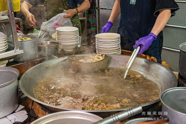 ▲▼ 高雄美食北京口味牛雜湯，必點牛雜湯及熱炒半筋半肉，內用還可免費加湯。（圖／虎麗笑嗨嗨提供）